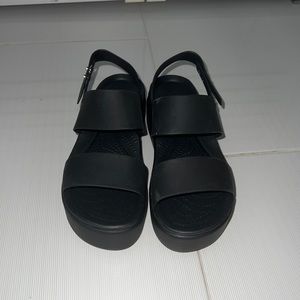 WOMEN’S CROCS BROOKLYN LOW WEDGE